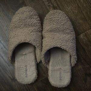 Bombas Plush Sherpa Slip-On Slippers in Taupe